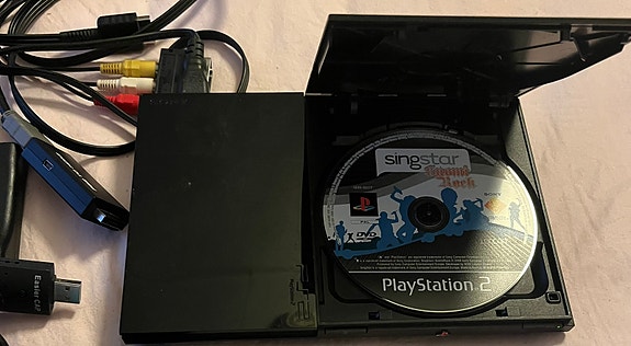 Sony Playstation 2+ pelit ja tarvikkeet