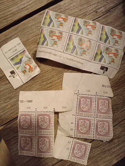 Suomalaisia postimerkkejä arkkina ja liuskoina