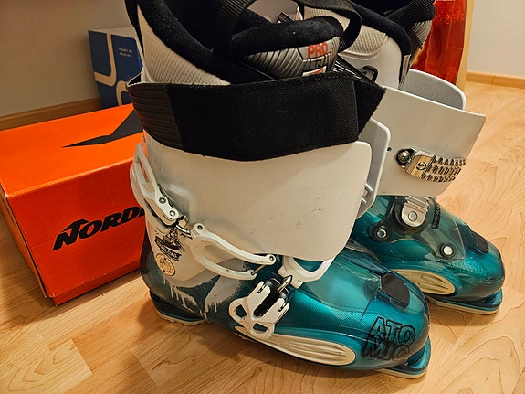 Nordica Atomic -laskettelumonot. Nouto Jyväskylästä.