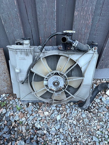 Toyota yaris jäähdytin