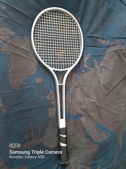 Tennismaila.