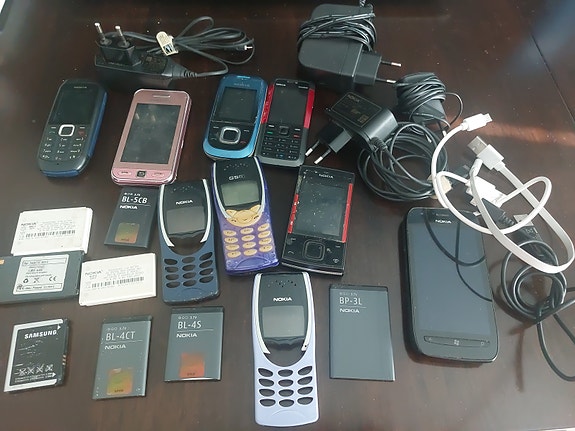 Nokia ja Samsung puhelimia ja akkuja
