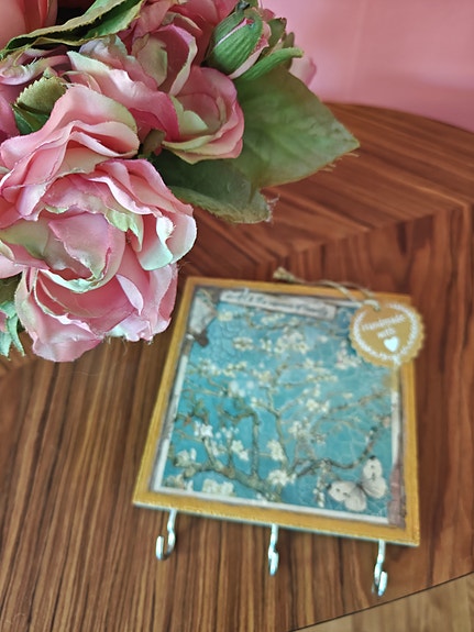 Pieni naulakko koruille, avaimille. Handmade Uusi