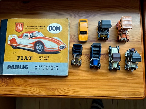 Fiat vintage-pienoismalleja (7 kpl) + Paulig Fiat -autokirja (1950-luvulta)
