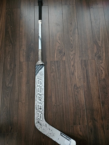 Bauer maila maalivahdille ja hikipuku