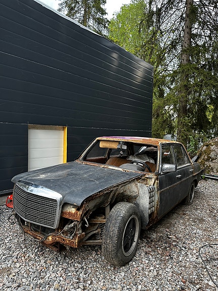 Mercedes Benz W115/W114 240TD osina