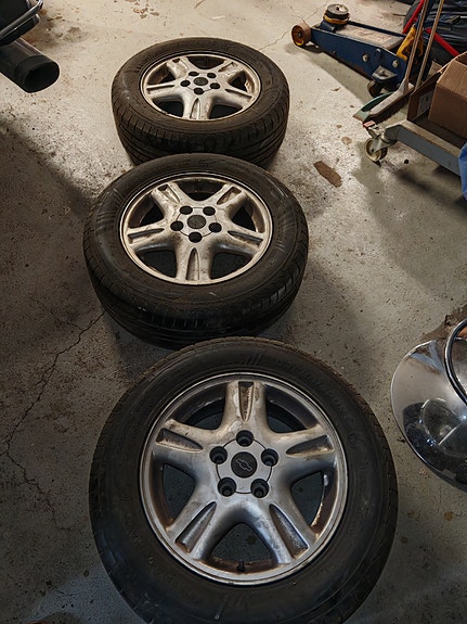 Chevy Transport vanteet renkailla 225/60R16