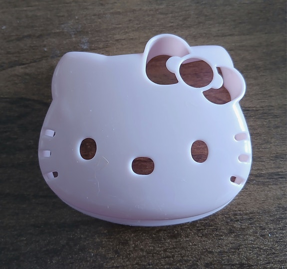 Hello Kitty kakkumuotti