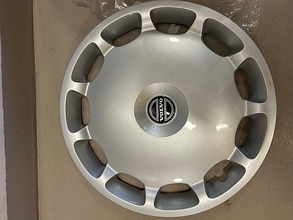 Volvo OEM 16" pölykapselit 4 kpl.