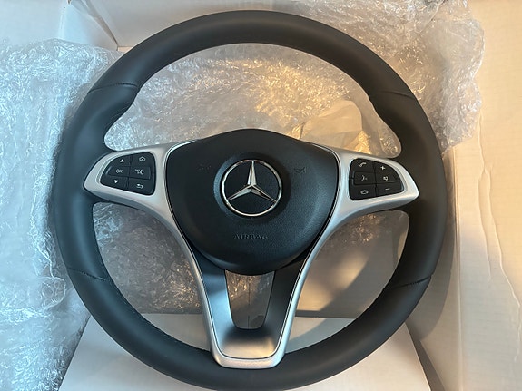 Mercedes-Benz monitoimiratti airbagillä