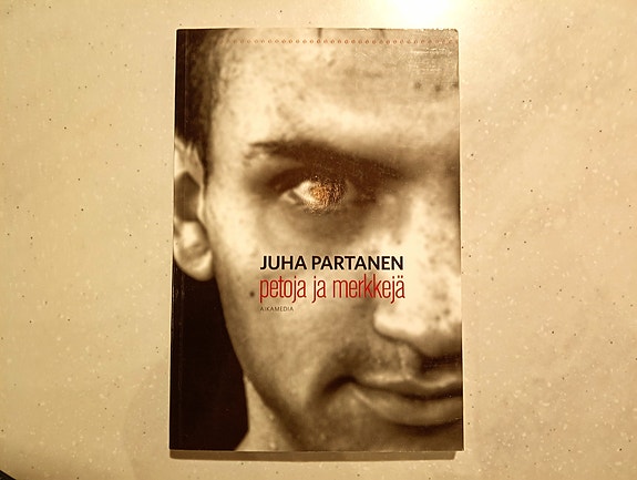 Juha Partanen: Petoja ja merkkejä