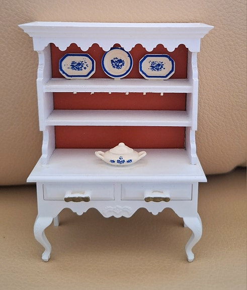 Lundby nukkekodin astiakaappi
