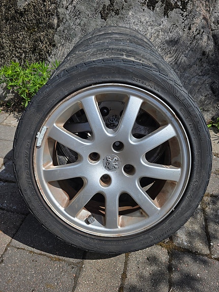 Peugeot 16 tuuman vanteet ja renkaat