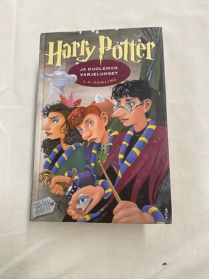 Harry Potter ja kuoleman varjelukset kovakantinen kirja suomeksi