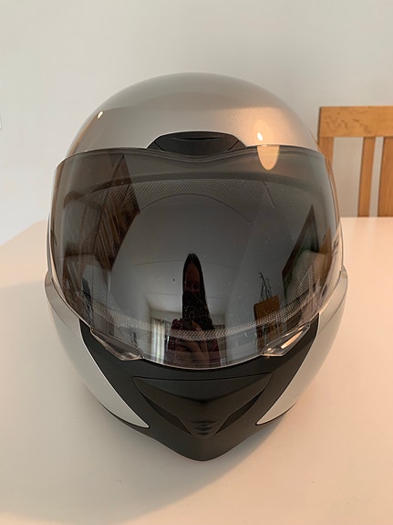 BMW kypärä hopea