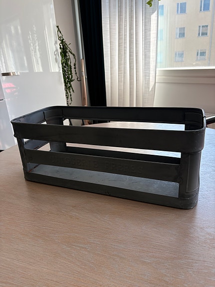 Metallinen kori / laatikko