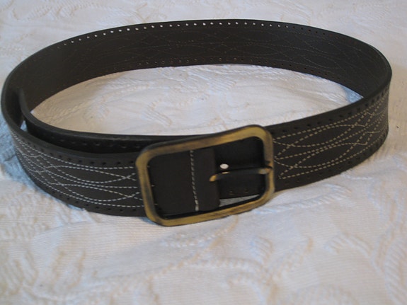 Boomerang ruskea nahkavyö 80cm