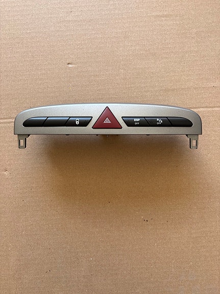Peugeot 308 (2007-2013) hätävilkkujen kytkin