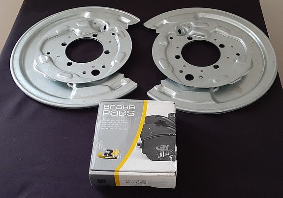 Jarrukilvet 2kpl + jarrupalat, taakse, Toyota Avensis, UUSI
