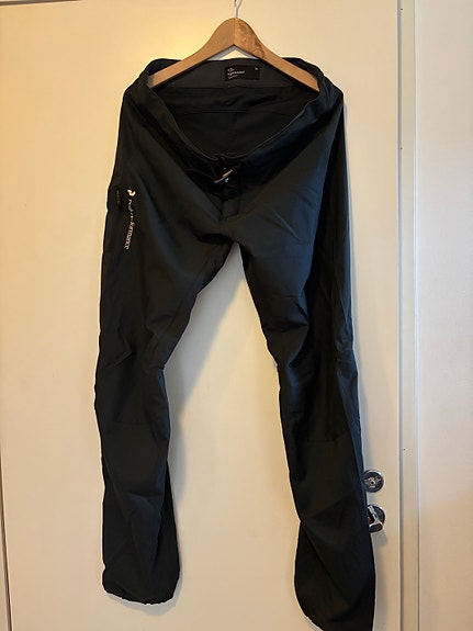 Peak Performance ulkoiluhousut XL musta