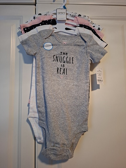 Uusi käyttämätön Carter's tyttöjen bodypaketti 5kpl, koko 83-86cm