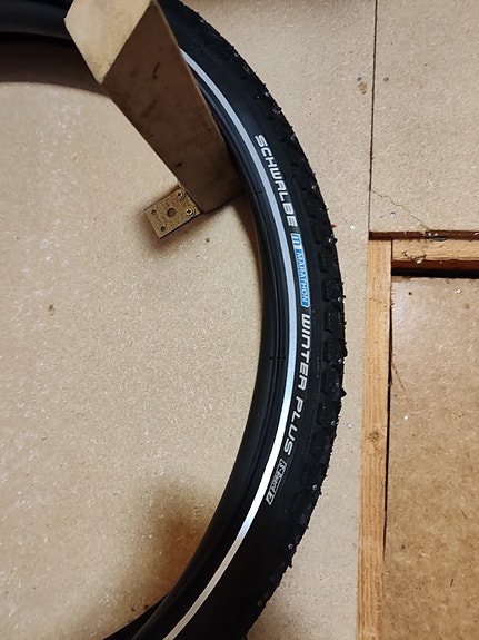 Schwalbe Winter Plus nastarenkaat 2kpl , koko 28'