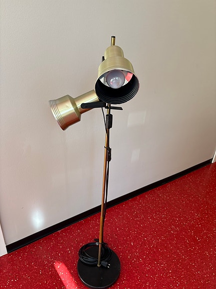 IKEA Arne Jacobsen lattiavalaisin metallinen