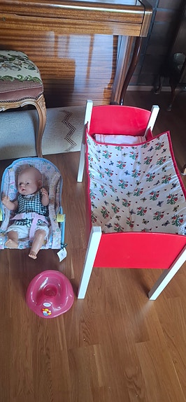 Nuken sänky nukke,sitteri ja potta