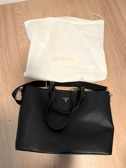 Guess laukku (UUSI)