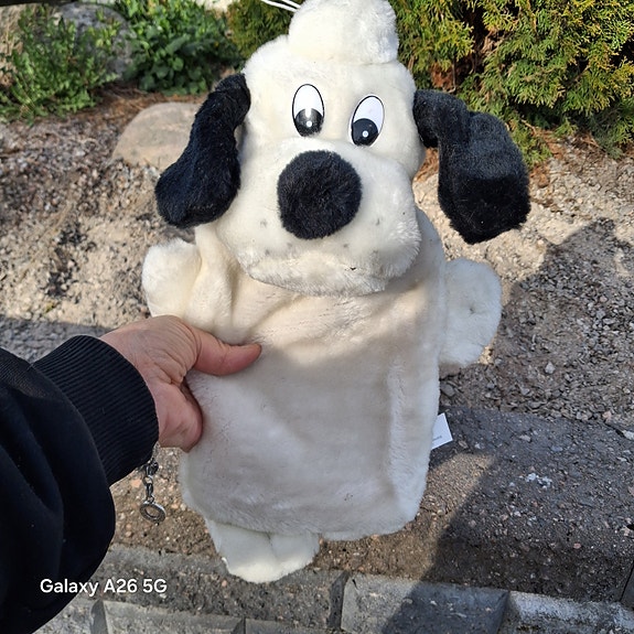 Söpö koira-kuumavesipullo, pehmofiguuri