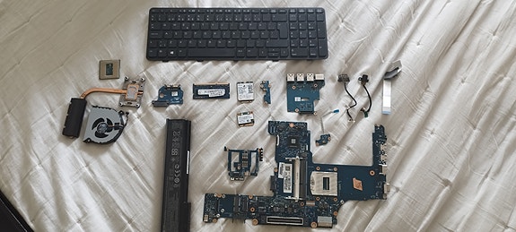 HP kannettavan varaosat emolevy, akku, näyttö ja näppäimistö