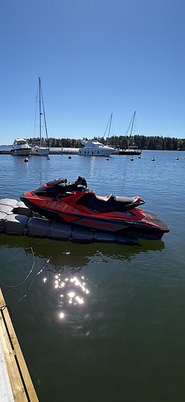 Vuokrataan vesijetti – SEADOO RXT 300RS
