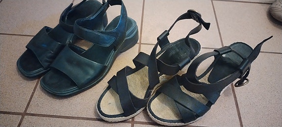 Billi Bi  ja Clarks sandaalit – laadukkaat merkkikengät, nahkaa