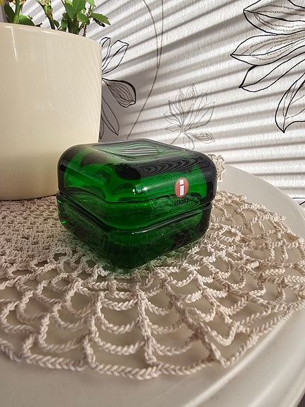 Iittala vihreä vitriinirasia