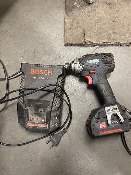 Bosch 18v ruuvinväännin ja akku+laturi