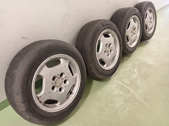 Mercedes-Benz kesärenkaat 195/65 vanteilla 5x112 / 66.6 / 15"