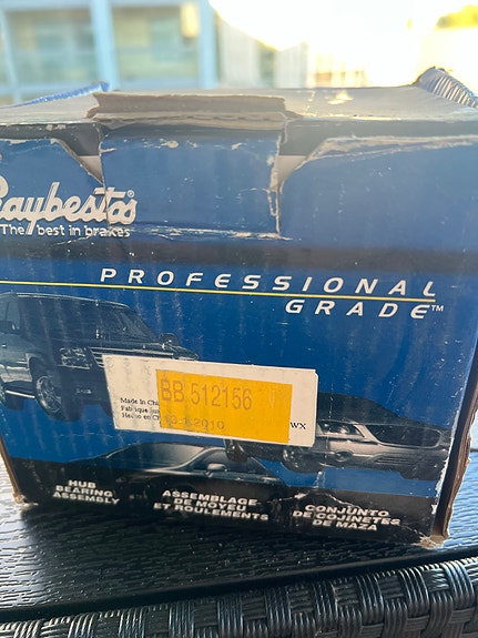 Raybestos BB512156 Pyörän napa ja laakeri Chrysler Voyager 1996–2000 taka 2WD