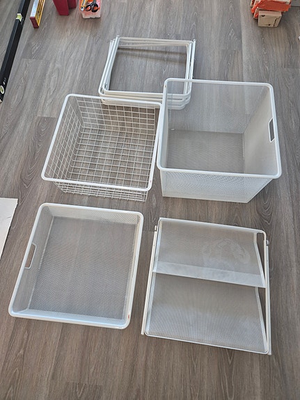 Käyttämättömiä Elfa -osia 45 cm: korit, hyllyt, kenkäteline, kiskot