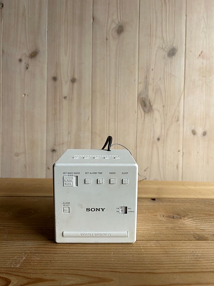 Sony kuutiomainen radio/herätyskello