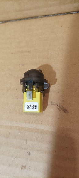Hälyttimen anturi Volvo V40 30613952.