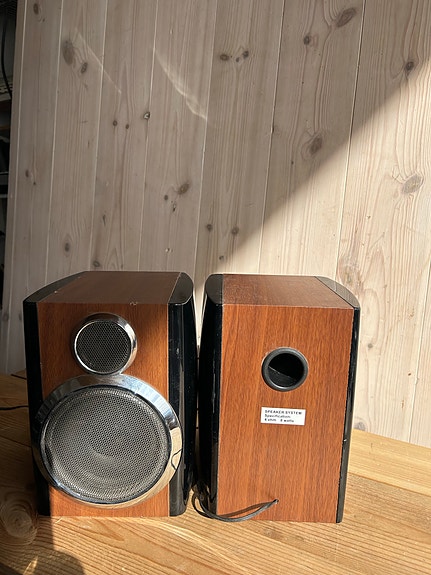 Logitech kaiuttimet puuviimeistelyllä