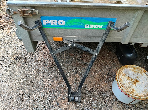 Polkupyörän teline auton vetokoukkuun