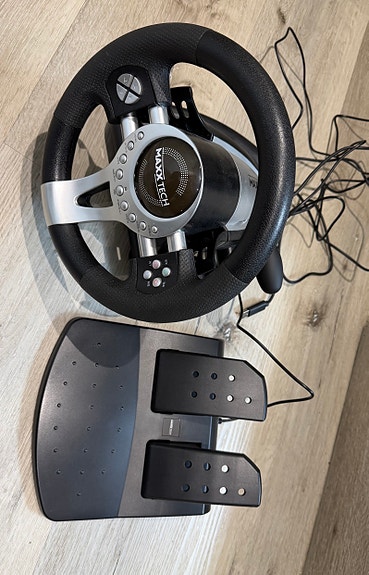 MaxxTech rattiohjain ja polkimet