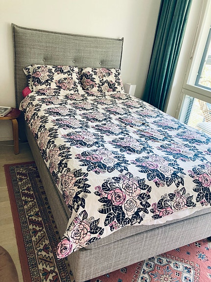 Sänky 120cm + petauspatja + sängynpääty