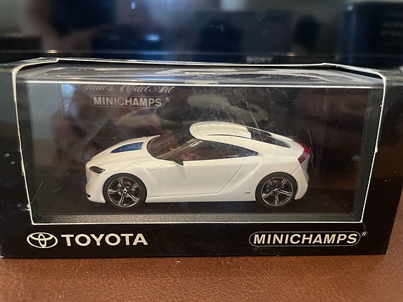 Minichamps Toyota pienoismalli valkoinen
