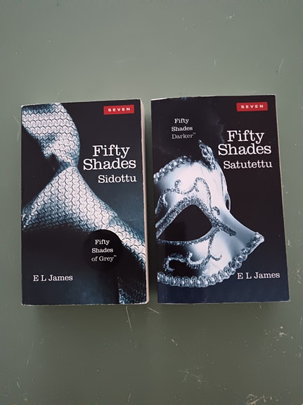 E L James Fifty Shades -kirjat Sidottu ja Satutettu