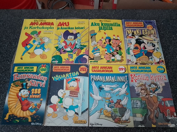 Akun Ankan taskukirjoja
