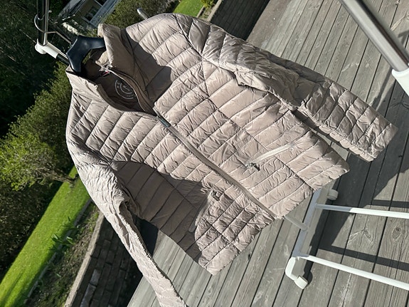 Kevyt untuvatakki XL beige