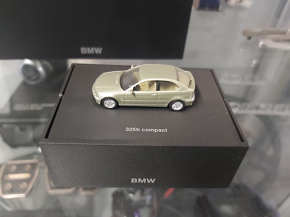 BMW 325ti Compact pienoismalli