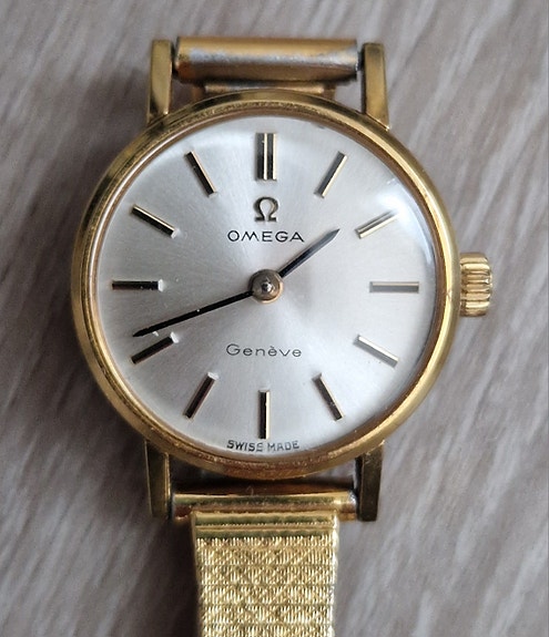 Omega naisten rannekello
